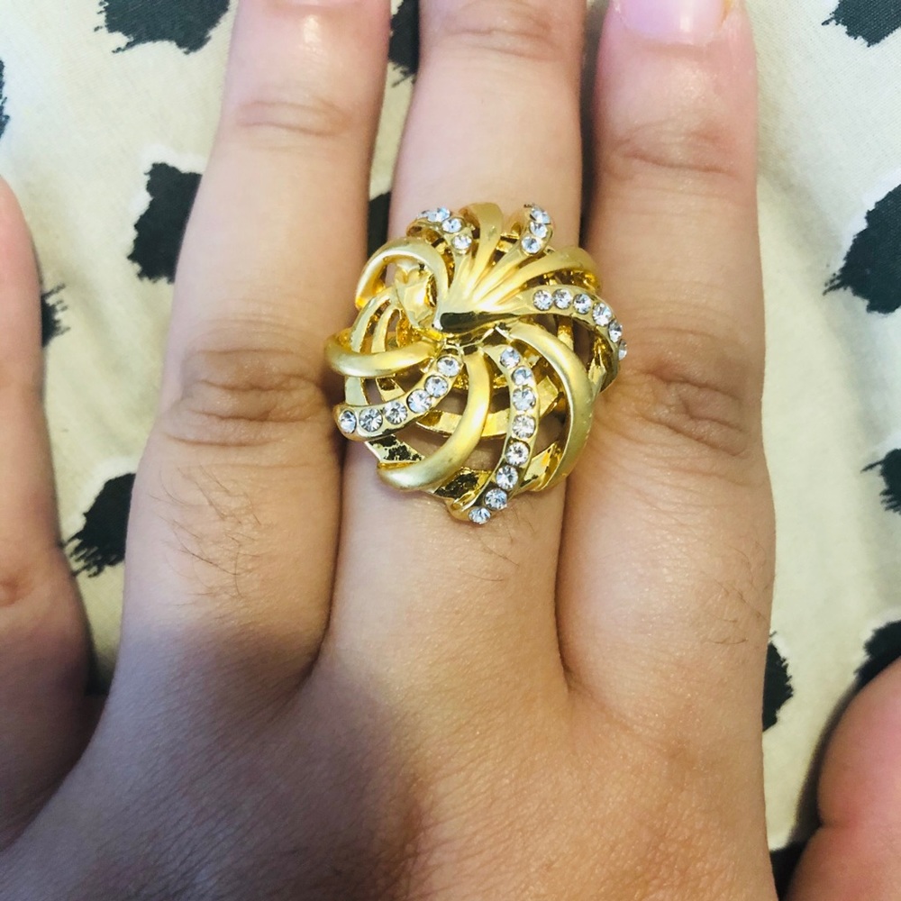 Beautiful 18kt gold ring